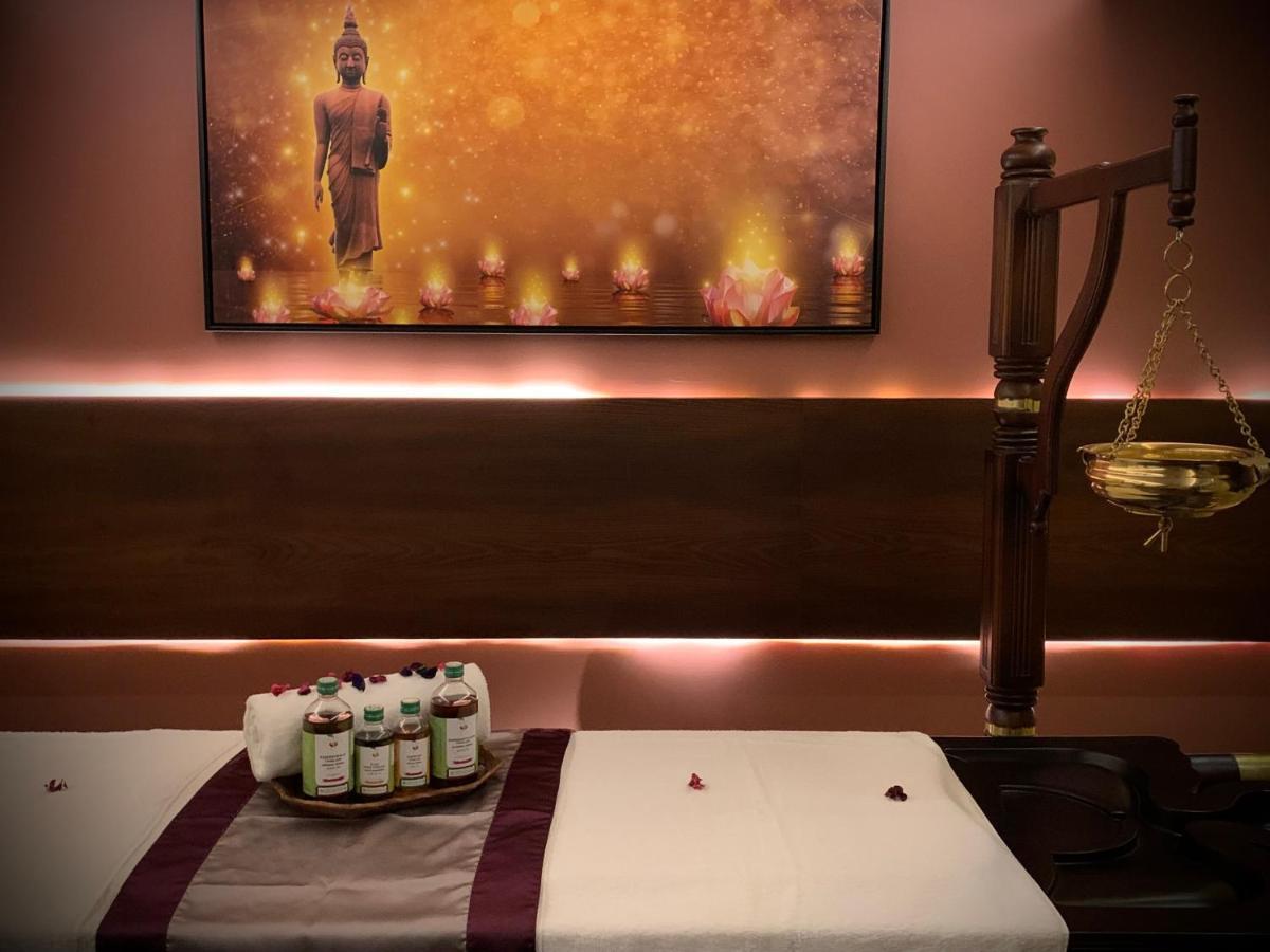 Hotel Retrieve Health & Wellness Kochi Esterno foto