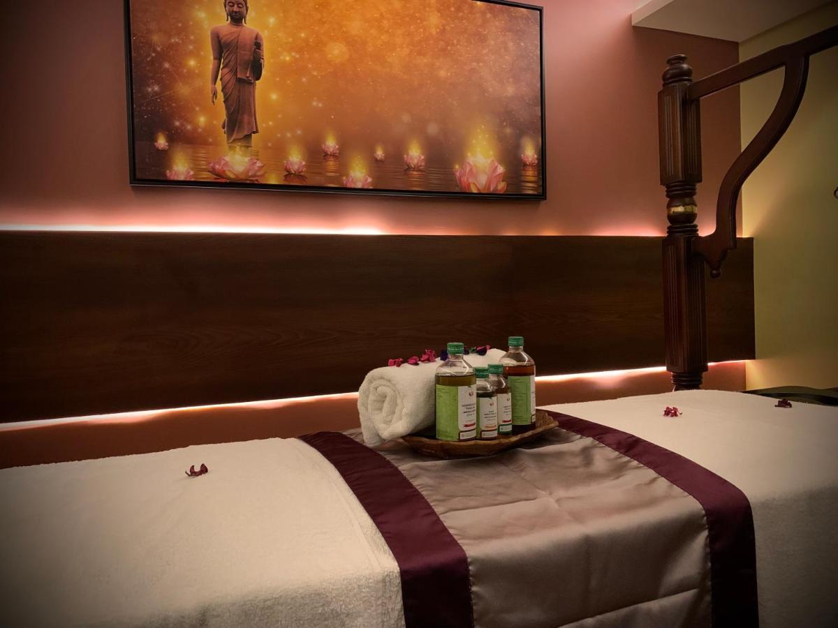 Hotel Retrieve Health & Wellness Kochi Esterno foto